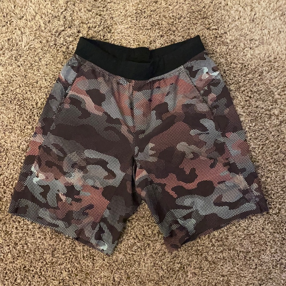 Men’s Lululemon 10.5” shorts